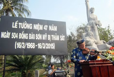 Cựu chiến binh Mỹ Mike Boehm dùng tiếng đàn violon như một lời sám hối cho lỗi lầm mà quân đội Mỹ gây ra 47 năm trước và cầu nguyện cho thế giới luôn hòa bình.