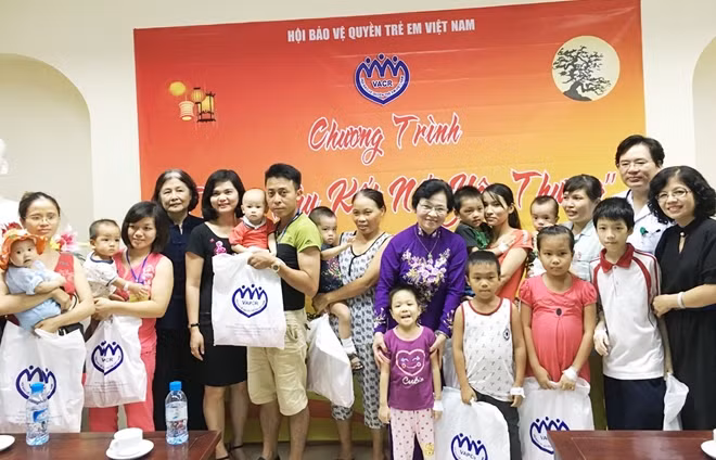 Mang niềm vui nho nhỏ cho các bệnh nhi