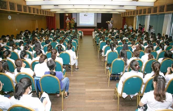 Đông đảo thầy thuốc tham gia hội thảo