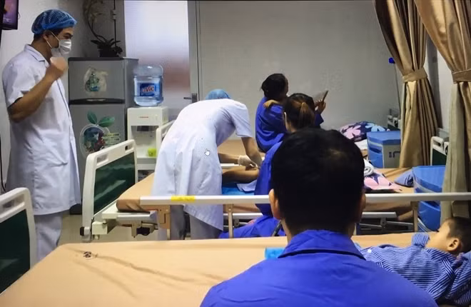 Một số bệnh nhi vẫn đang phải điều trị tại BV da liễu TW.