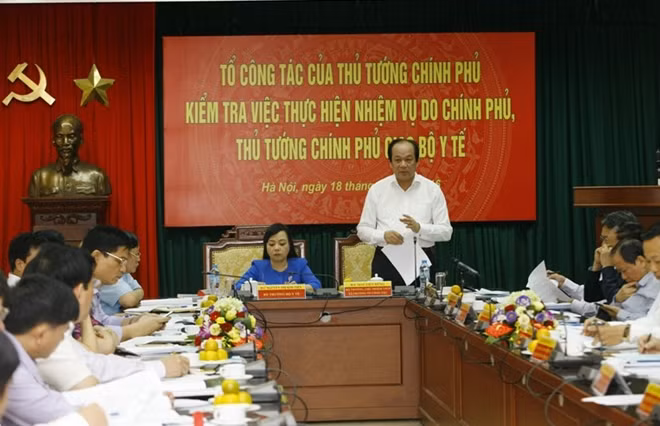 Bộ trưởng, Chủ nhiệm VPCP Mai Tiến Dũng truyền đạt ý kiến của Thủ tướng Nguyễn Xuân Phúc nhắc nhở Bộ Y tế 8 vấn đề.