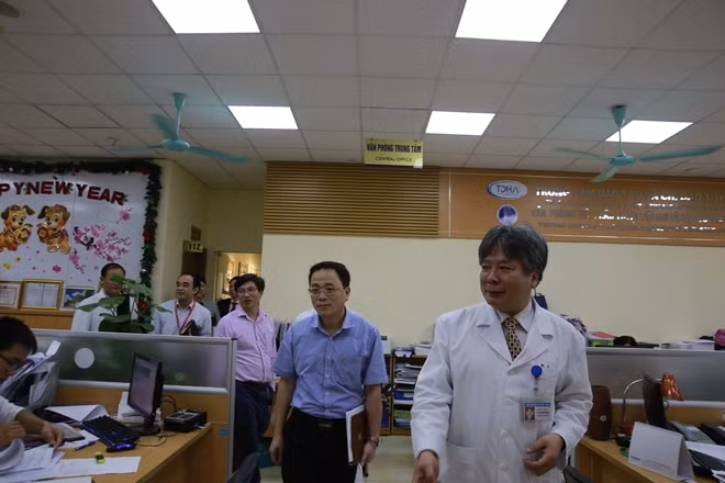 Thăm quan cơ sở vật chất của BV Việt Đức