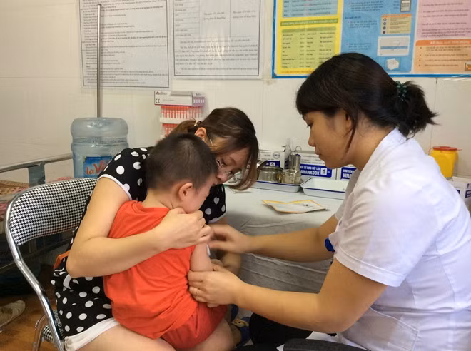 Tiêm phòng là biện pháp hữu hiệu phòng bệnh cho trẻ