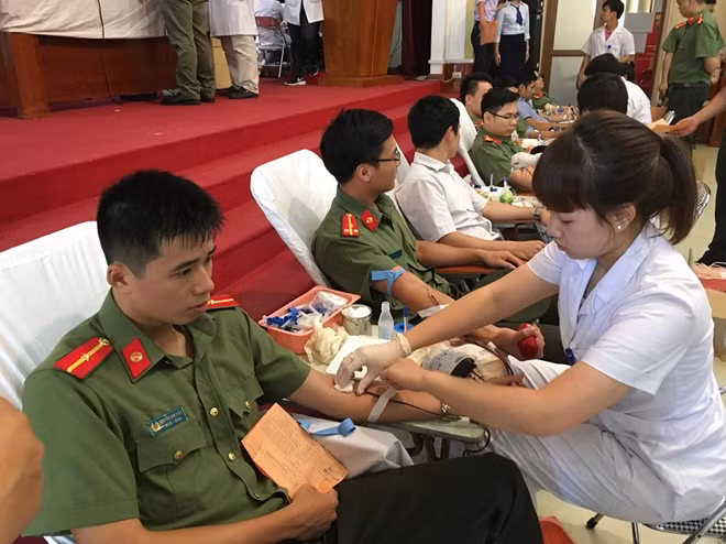 Gần 500 CBCS Tổng cục An ninh tham gia hiến máu tình nguyện
