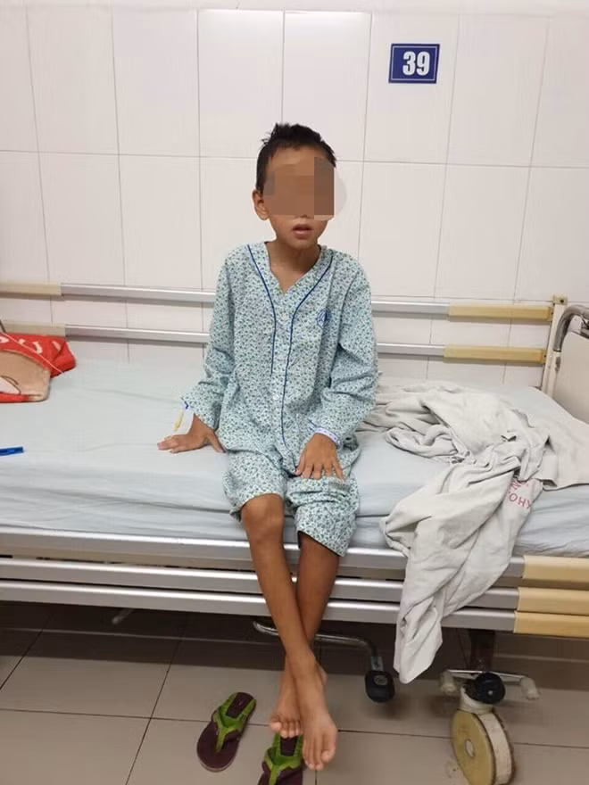 Cháu bé đã may mắn được cứu sống