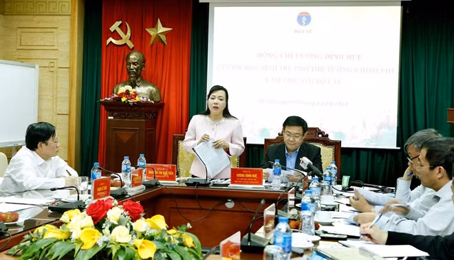 Bộ trưởng Bộ Y tế báo cáo tình hình hoạt động với Phó Thủ tướng