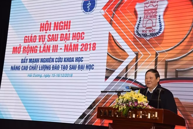 Thứ trưởng Bộ Y tế Nguyễn Viết Tiến