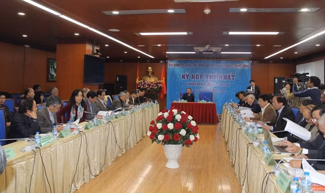Phiên họp đầu tiên của Hội đồng LLPB VHNT Trung ương nhiệm kỳ 2016-2021