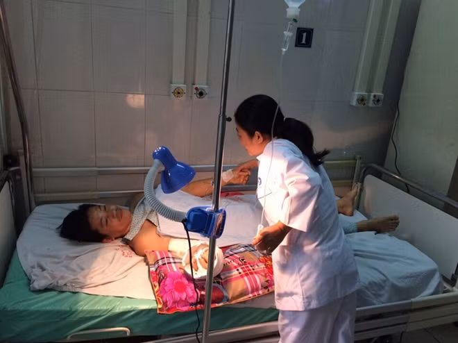 Bàn tay được nối đang phục hồi tốt (ảnh chụp chiều 14-11)