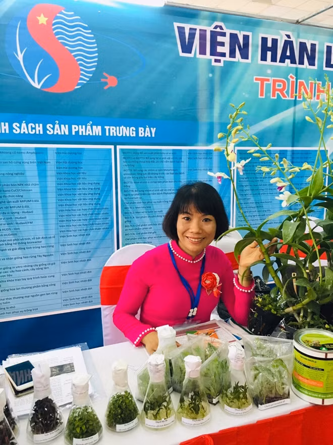 TS. Nguyễn Thị Thúy Hường và các giống cây được nuôi cấy bằng mô