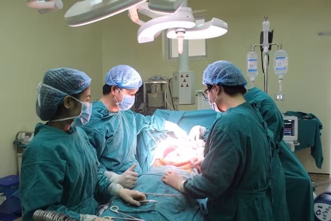 Ca mổ cắt khối u gan đã cứu sống bệnh nhân