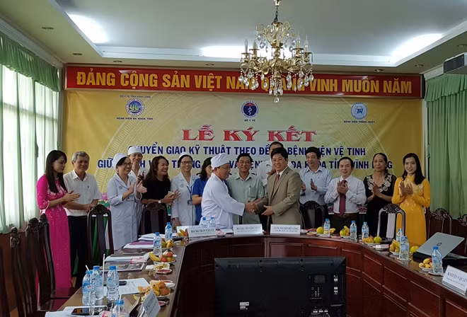 Ký kết chuyển giao kỹ thuật giữa BV Thống nhất và BVĐK tỉnh Vĩnh Long