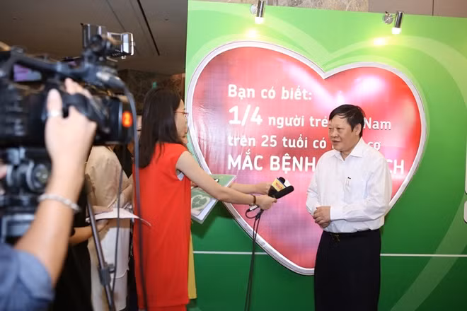 Thứ trưởng Bộ Y tế Nguyễn Viết Tiến bày tỏ sự lo ngại trước tình trạng trẻ hóa bệnh lý tim mạch tại Việt Nam