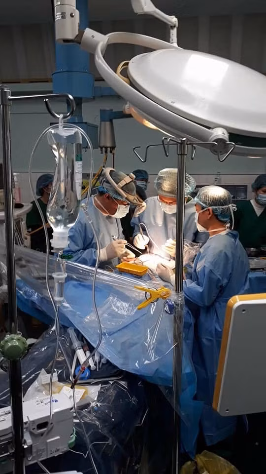 Ca phẫu thuật động kinh kết hợp đặt điện cực bề mặt vỏ não ở BV Nhi Trung ương