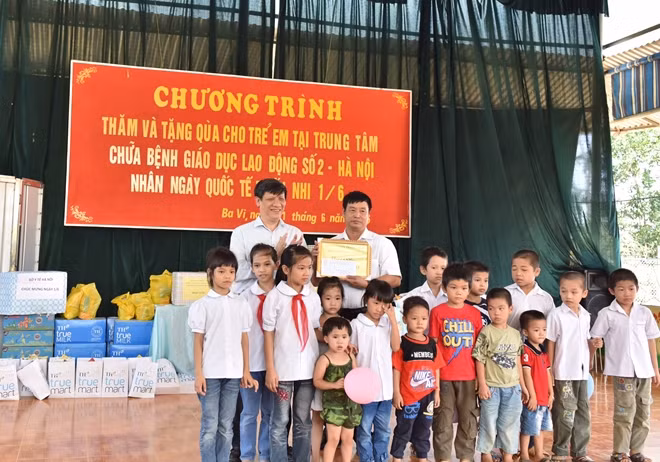 Các cháu bé nhiễm HIV được nuôi dưỡng tại Trung tâm giáo dục Lao động Xã hội số 2 –Hà Nội