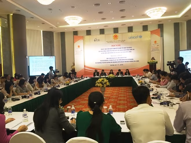 Các đại biểu trong nước và quốc tế bàn các biện pháp bảo vệ quyền của trẻ em nhiễm HIV