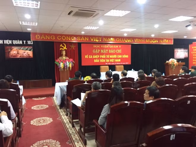 Cuộc họp công bố ghép phổi thành công tại Học viện Quân y sáng 22-2