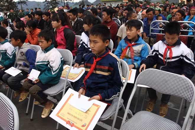 Nhiều hoạt động tình nghĩa diễn ra trong ngày hội "Tháng ba biên giới"