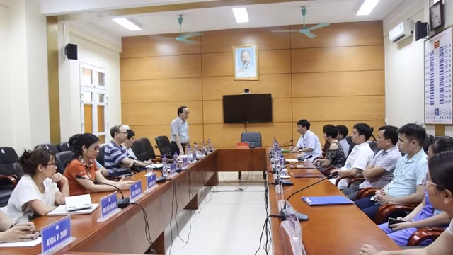 Các bác sĩ BV Nhi Trung ương làm việc với BVĐK tỉnh Hà Giang về 5 bệnh nhân