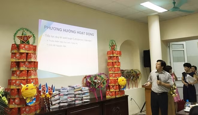 Thông báo tình hình về bệnh nhân và cập nhật kiến thức căn bệnh cho người nhà bệnh nhi