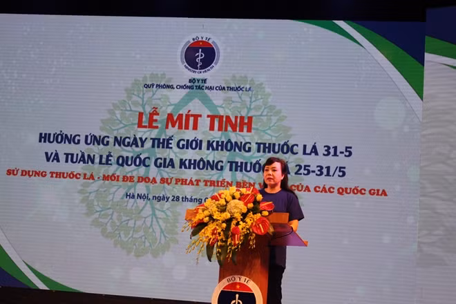 Bộ trưởng Bộ Y tế Nguyễn Thị Kim Tiến kêu gọi mọi người không hút thuốc lá