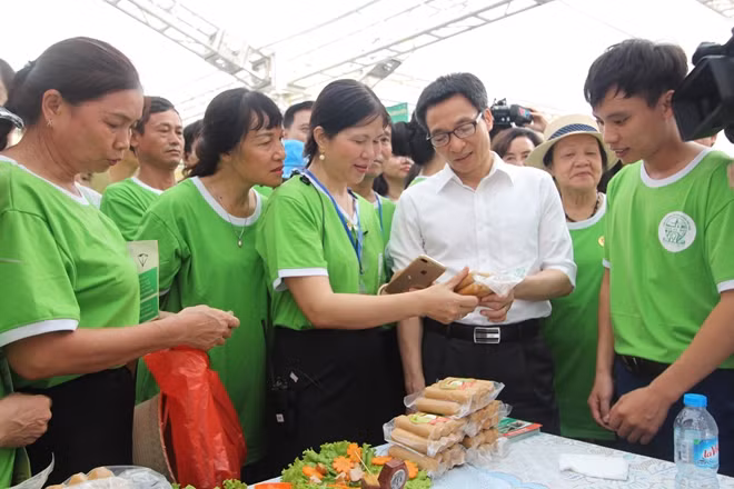 Phó Thủ tướng Vũ Đức Đam ủng hộ việc đấu tranh với thực phẩm không an toàn