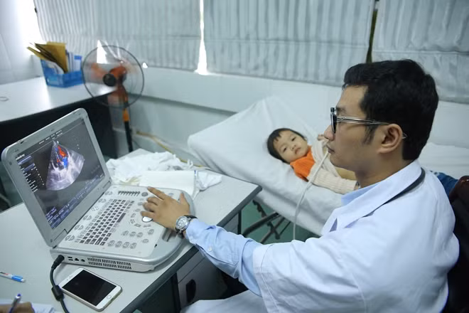 Nắng nóng khiến nhiều trẻ nhập viện