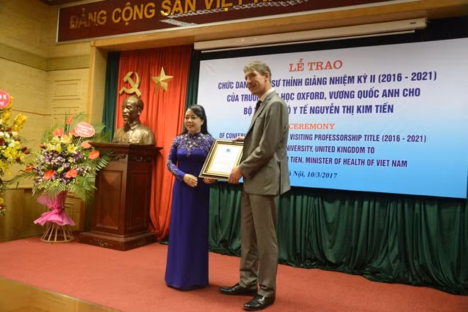 Bộ trưởng Y tế Nguyễn Thị Kim Tiến nhận chức danh Giáo sư thỉnh giảng nhiệm kỳ II của Đại học Oxford.