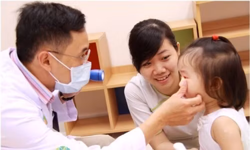 Nên đến cơ sở y tế khi bị đau mắt đỏ (ảnh: internet) Nên đến cơ sở y tế khi bị đau mắt đỏ (ảnh: internet)