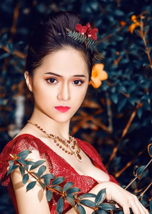 Hươg Giang Idol -mỹ nhân chuyển giới
