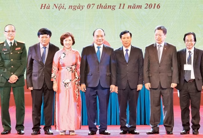 Thủ tướng Nguyễn Xuân Phúc và các đại biểu