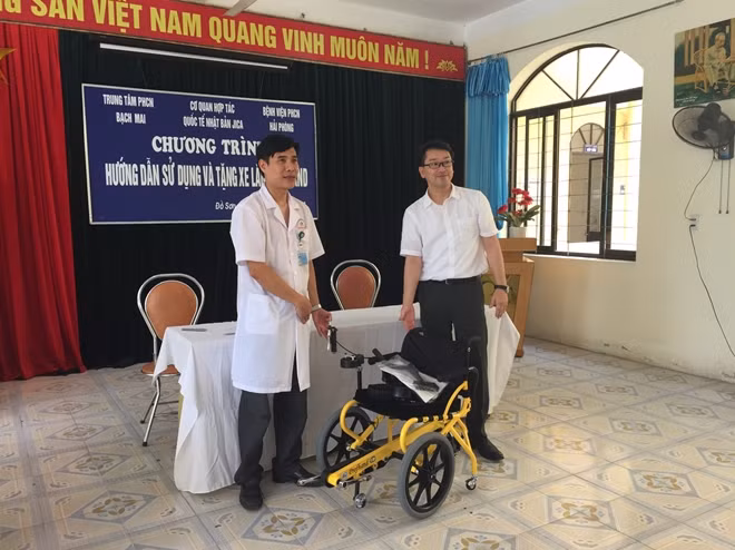 Tặng xe COGY cho bênh viện Phục hồi Chức năng Hải Phòng