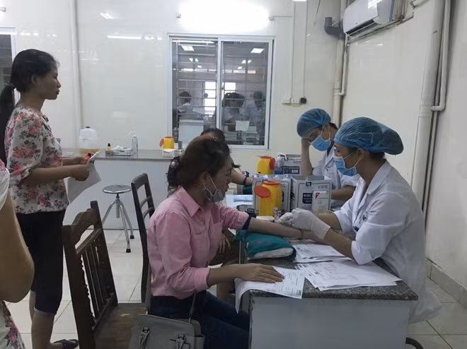 Thầy thuốc CAND khám chữa bệnh cho nhân dân
