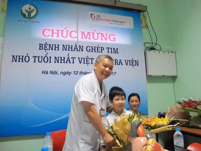 Niềm vui ngày bé ra viện.