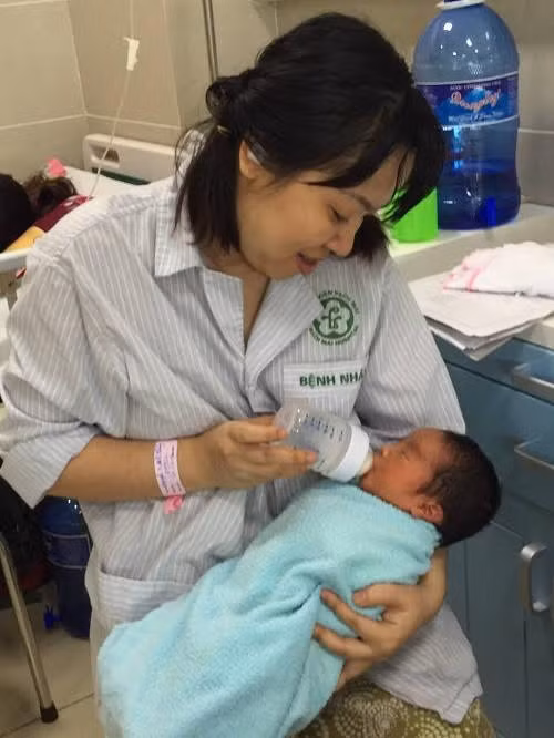 Một phụ nữ đã được làm mẹ nhờ điều trị hiếm muộn ở BV Bạch Mai