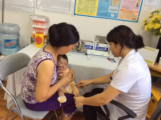 Tiêm vaccine là biện pháp hữu hiệu nhất phòng bệnh cho trẻ