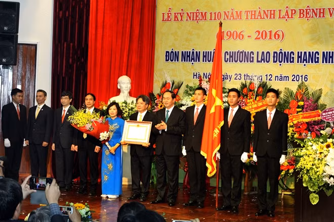 Chủ tịch nước Trần Đại Quang đã trao Huân Chương Lao động hạng nhất cho BV Việt Đức