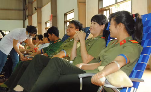 Ngày hội hiến máu tình nguyện nhận được sự hưởng ứng của gần 300 đoàn viên, thanh niên đến từ các cơ quan, đơn vị, lực lượng vũ trang.