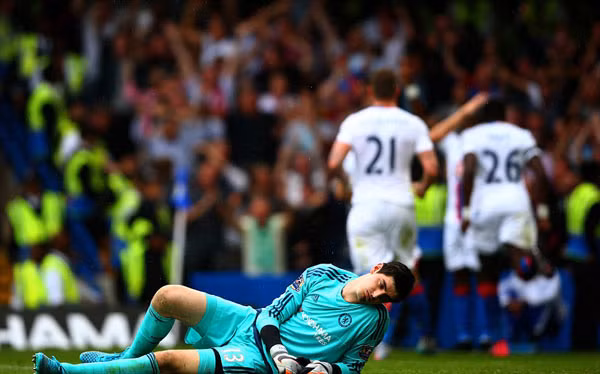 Nỗi buồn của thủ thành Chelsea. Ảnh: Getty Image. Nỗi buồn của thủ thành Chelsea. Ảnh: Getty Image.