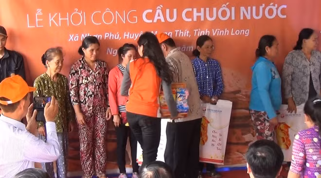 Quỹ Nam Phương Foundation trao quà cho bà con nghèo xã Nhơn Phú