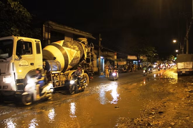 Chiếc xe bồn va chạm với xe gắn máy