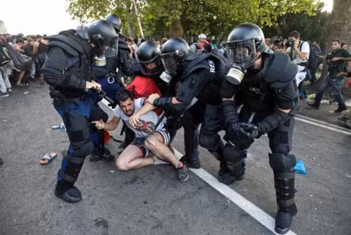 Những hình ảnh gây sốc tại biên giới Hungary. (Ảnh: Reuters).