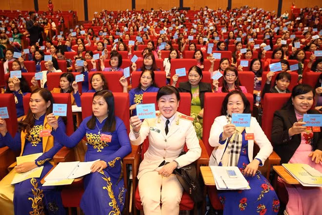 Đại biểu bầu Ban Chấp hành Trung ương Hội LHPN Việt Nam khóa XII