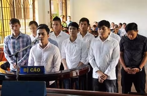 Các cầu thủ Đồng Nai tại phiên tòa hôm 11-3. Ảnh: vne