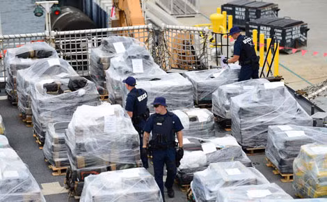 Cảnh sát biển Mỹ đã triệt phá thành công một đường dây buôn lậu cocaine bằng tàu ngầm tự chế. Cảnh sát biển Mỹ đã triệt phá thành công một đường dây buôn lậu cocaine bằng tàu ngầm tự chế.