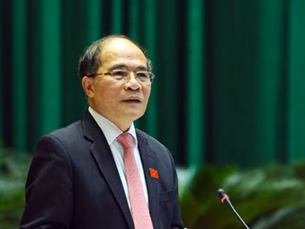 Chủ tịch Quốc hội Nguyễn Sinh Hùng. Chủ tịch Quốc hội Nguyễn Sinh Hùng.