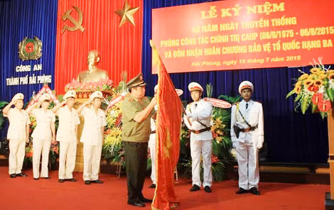 Lễ Kỷ niệm 40 năm Ngày truyền thống Phòng công tác chính trị CATP (6/8/1975-6/8/2015) và đón nhận Huân chương Bảo vệ Tổ quốc hạng Ba.