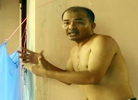Đoàn Văn Tư tự tái hiện hành vi gây án trước cơ quan điều tra.