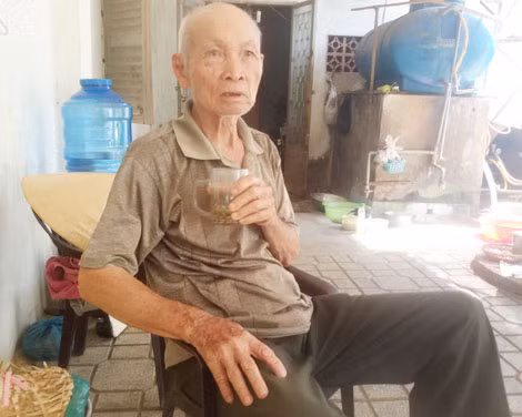 Ông Nguyễn Kim Hoạt kể lại câu chuyện.