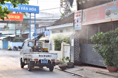 Phun hóa chất diệt Zika trên diện rộng